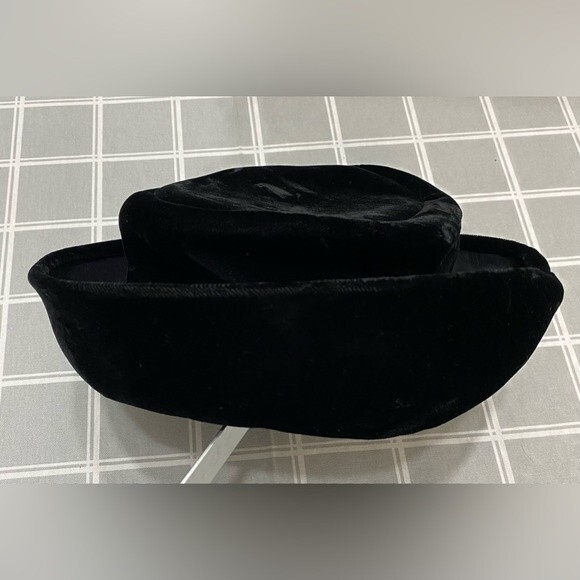 Vintage Ladies Hat Rare Black Velvet Maxine Hats Party Derby Fancy Gala Glam - Picture 8 of 9